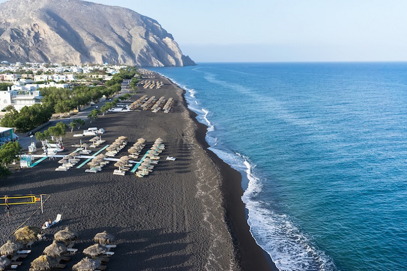 Perissa beach in Santorini