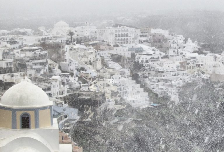 What Do The Most Popular Greek Islands Look Like In Winter?