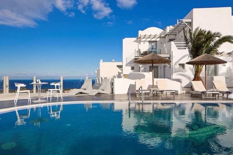 Top 10 Low Budget Hotels in Santorini
