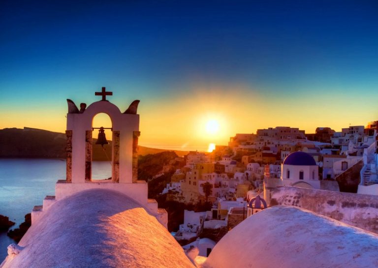 10 Bucket List Things to Do in Santorini