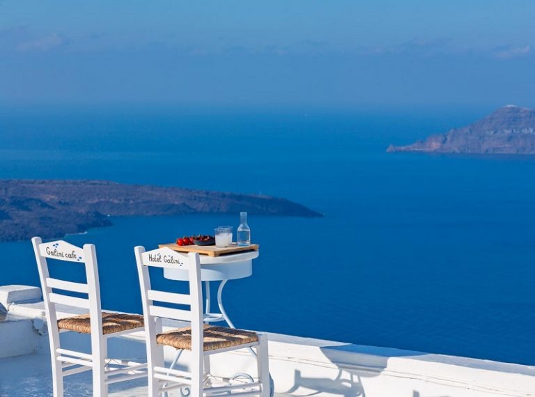 10 Cafes in Greece with the Most Picturesque Views