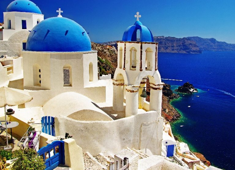 Top 10 Things You Must Definitely Do When You Visit Santorini