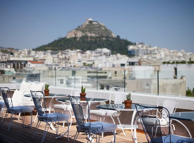 The 10 Most Beautiful Rooftop Bars in Greece