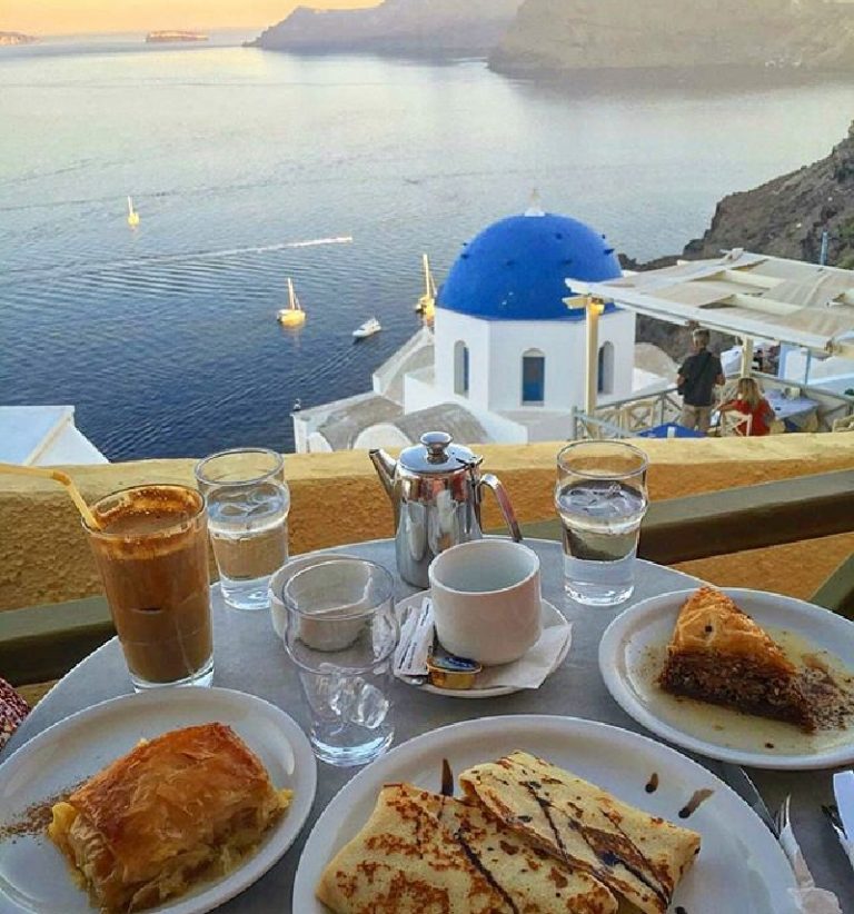 10 Best Things to Taste in Santorini