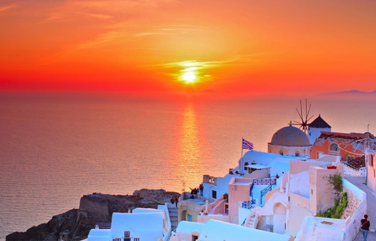 10 Best Places to Enjoy the Sunset in Santorini