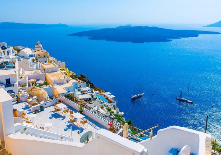 Top 10 Unforgettable Experiences To Have in Santorini