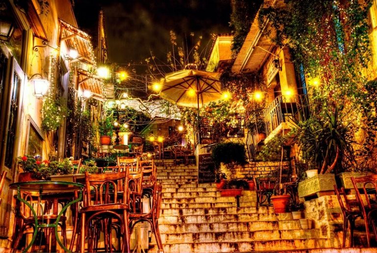 10 Cozy Cafeterias in Greece That Will Warm You Up